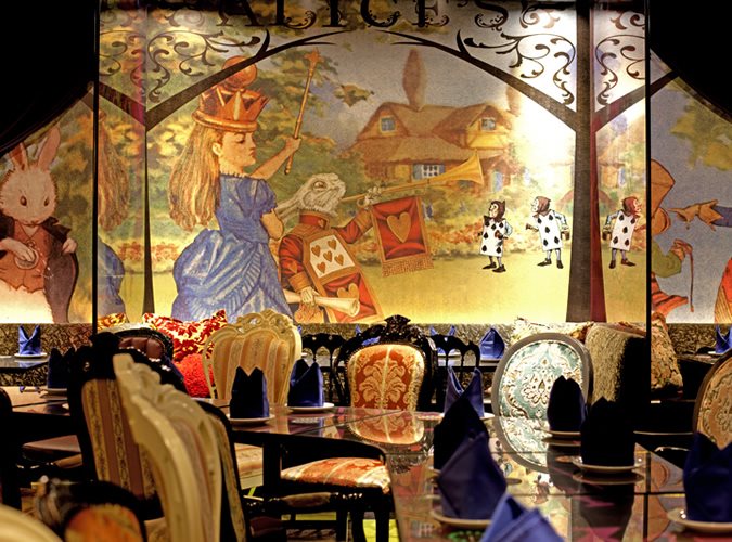 「不思議の国のアリス」をイメージしたコンセプトレストラン