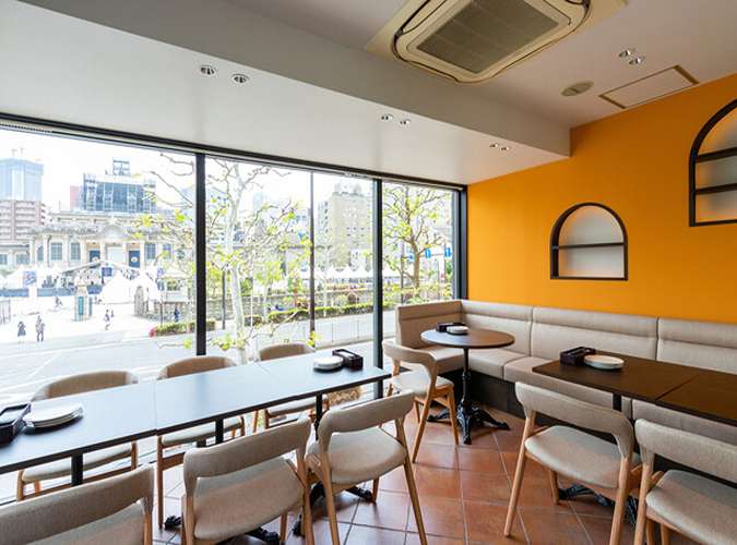 少人数 忘年会 貸切 個室のある築地・銀座のビストロ & Ovo の店内空間